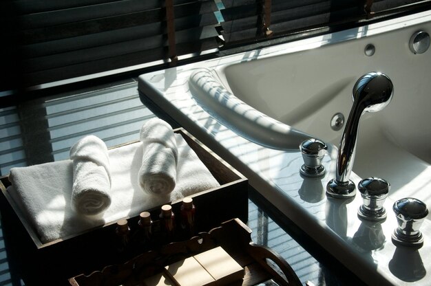 Window blinds and bathtub in restroom