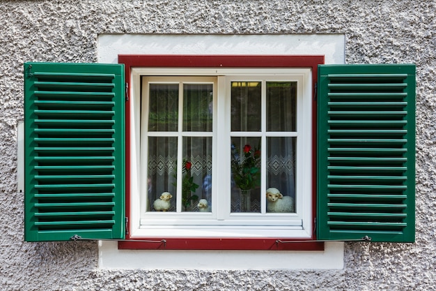 Foto finestra di una vecchia casa