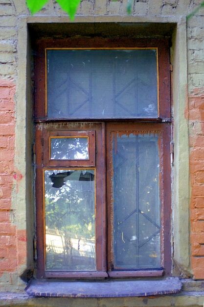 Finestra di una vecchia casa.