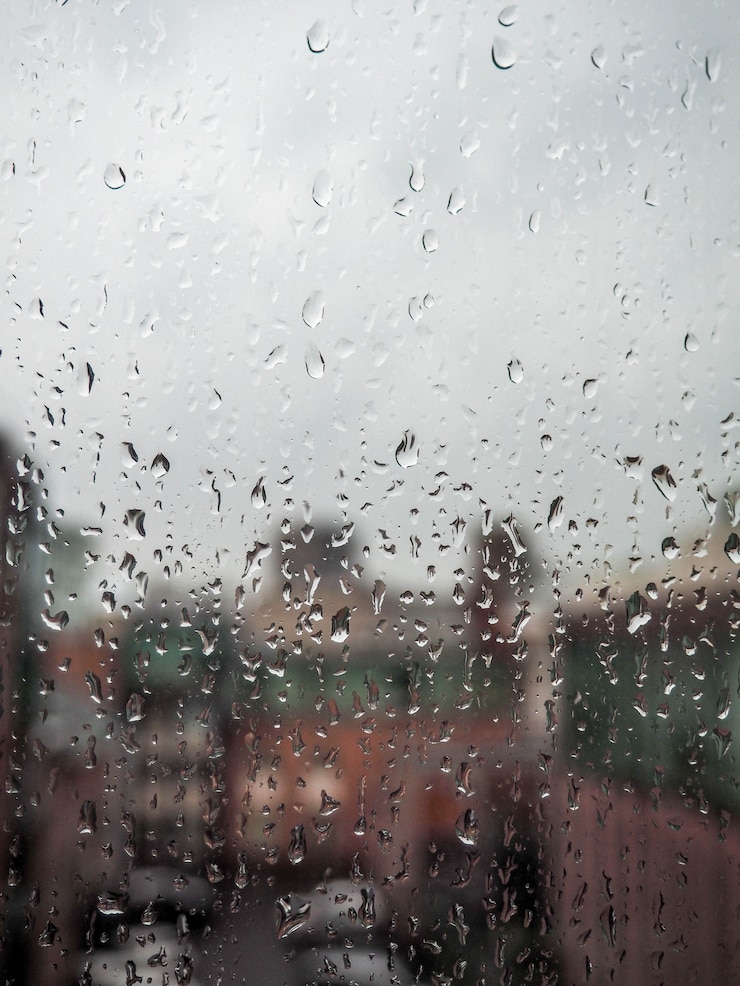 Photo window in the rain city