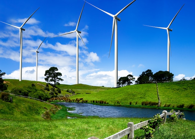 Windturbine boerderij in prachtige natuur landschap.