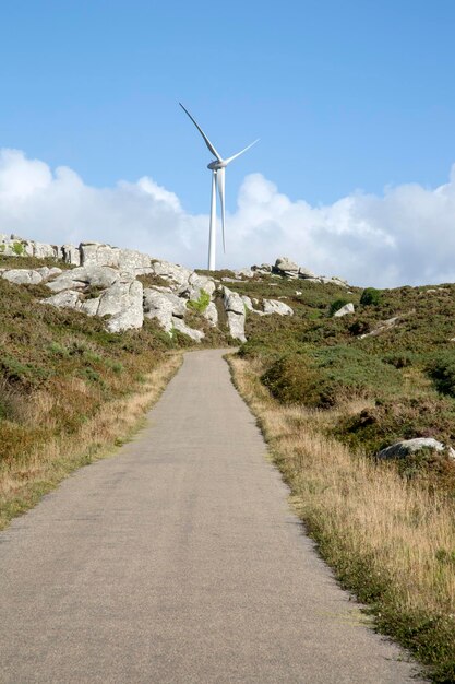 Windturbine en landschap op Nariga Point, Fisterra Costa de la Muerte, Galicië, Spanje