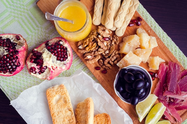 Foto set di antipasti di vino