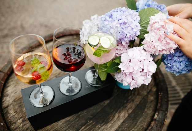 Wine cocktails with macaroons and flowers