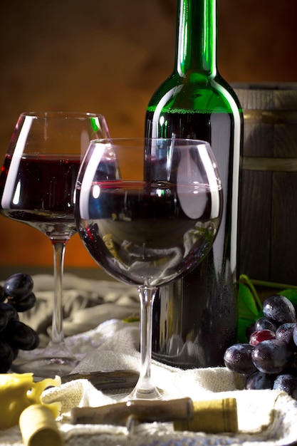 Photo wine in a glass with a bottle