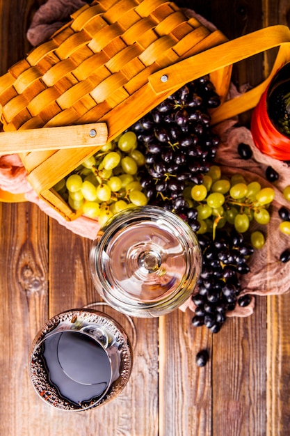 wine glasses with wine and grapes