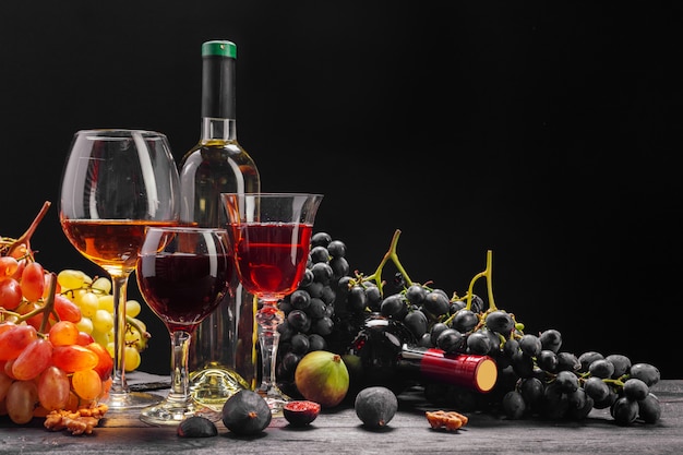 Wine and grapes on the table