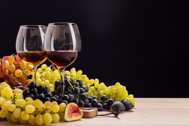 Wine and grapes on the table