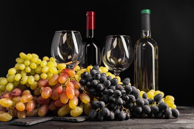 Wine and grapes on the table