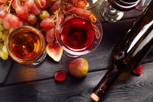 Wine and grapes on the table