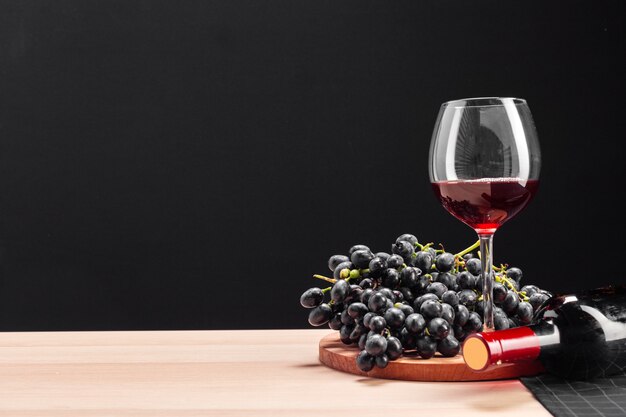 Wine and grapes on the table