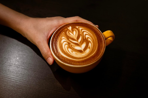 Photo wing latte art in cafe shop