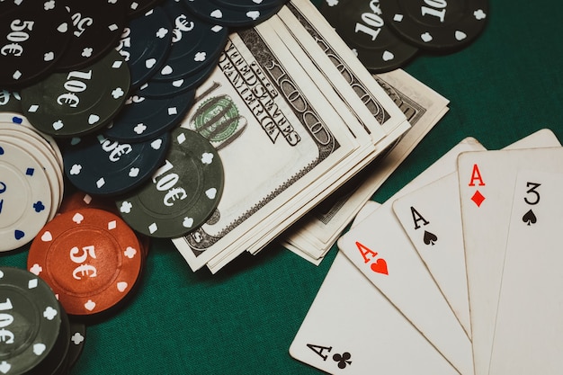 Winning combination of cards in poker