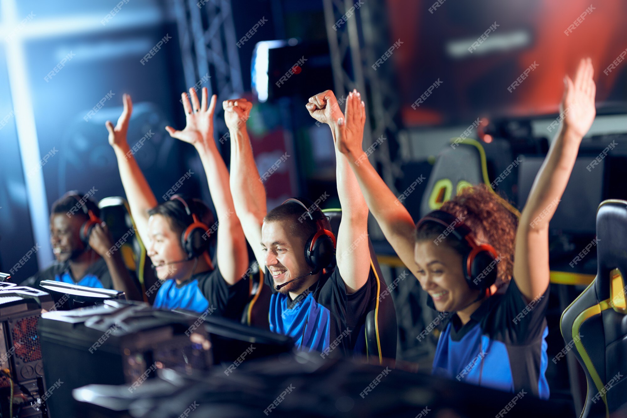 Happy professional player streaming esport tournament using microphone and  headphones, enjoying a multiplayer game. Competitive gamer playing online  video game at home. Neon color. Cyber sport concept Stock Photo