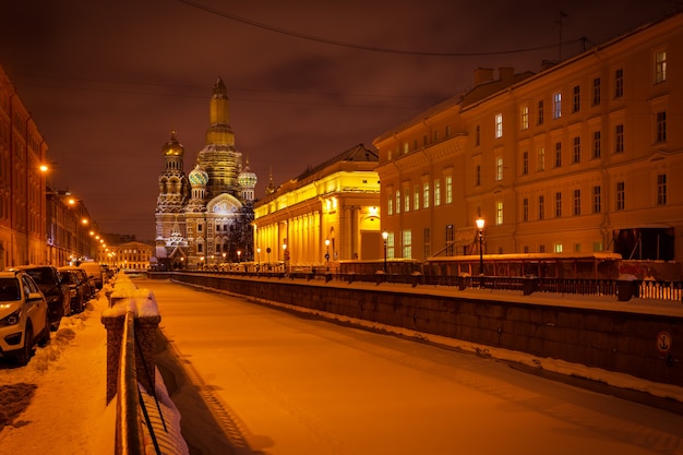 Зимний город санкт-петербург в вечернем свете