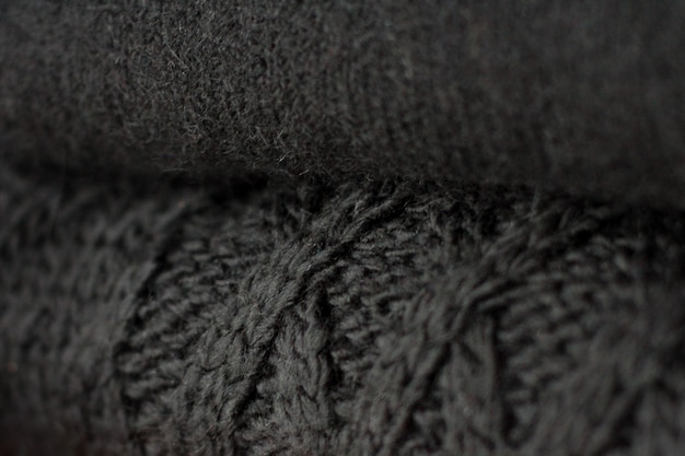 冬の衣類。居心地の良い黒のニットセーター。