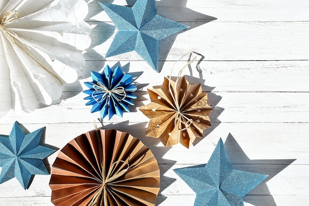 Photo winter holiday decoration paper snowflakes paper blue stars and fans made of craf paper