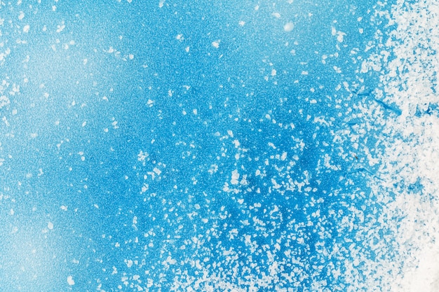 Blu ghiacciato di inverno con neve, copyspace