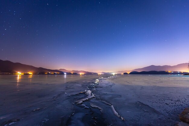 Photo winter in korea, dumulmeori and  ice lake of yangpyeong in winter in korea, south korea.