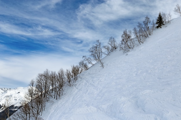 コーカサス山脈の冬の風景