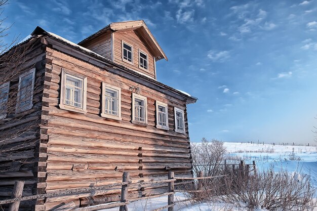 写真 冬の風景 ロシアの村 北の木造住宅