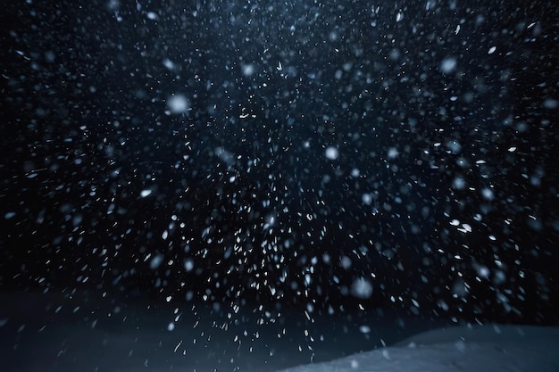 写真 冬の夜 雪が降る