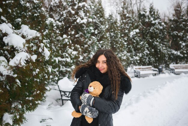 Winter outdoor portrait of pregnant woman in fashionable clothes.