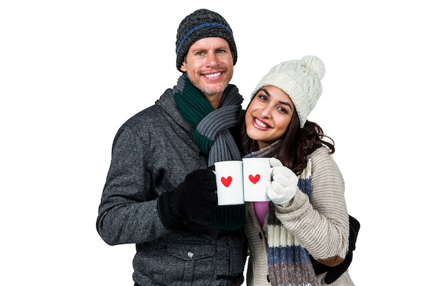 Winter paar genieten van warme dranken