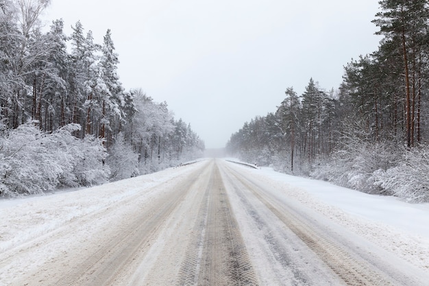 Photo winter paved road for vehicles