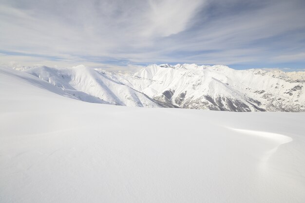 Photo winter scenic landscape in the italian alps with snow.