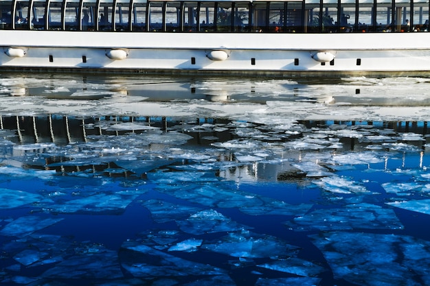 Foto sfondo della città di navigazione nave invernale hd