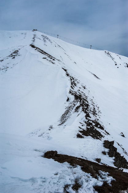 冬の雪山。コーカサス山脈、ジョージア、グダウリ。