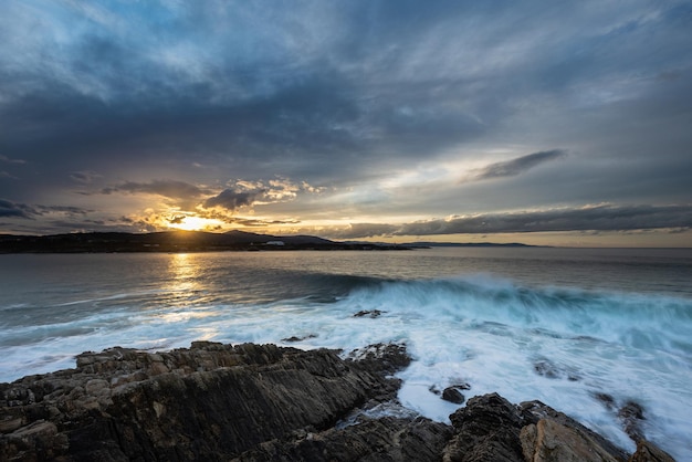 La Punta de laCruzからのカンタブリア海岸の冬の夕日