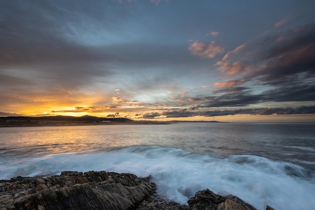 La Punta de laCruzからのカンタブリア海岸の冬の夕日