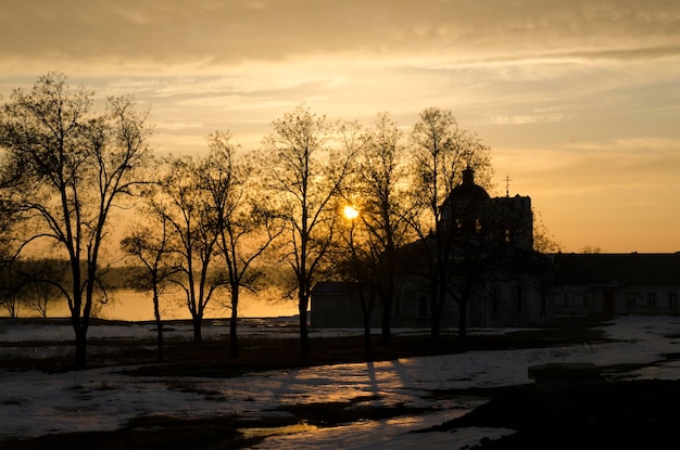 Зимний закат и река Дунай