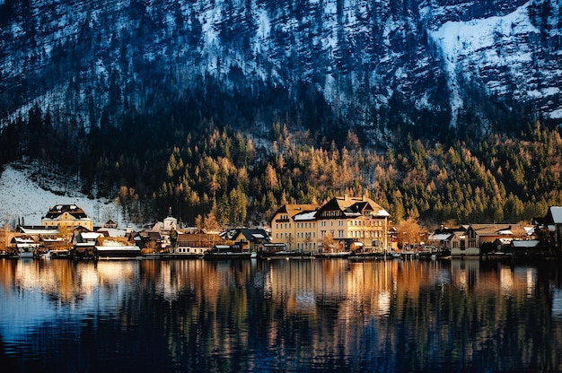 Foto veduta invernale di hallstatt. alpi, austria.