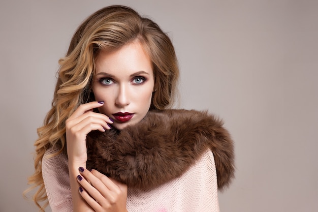 Winter Woman in Luxury Fur Coat