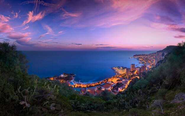 Winter zonsondergang wolken van Monaco