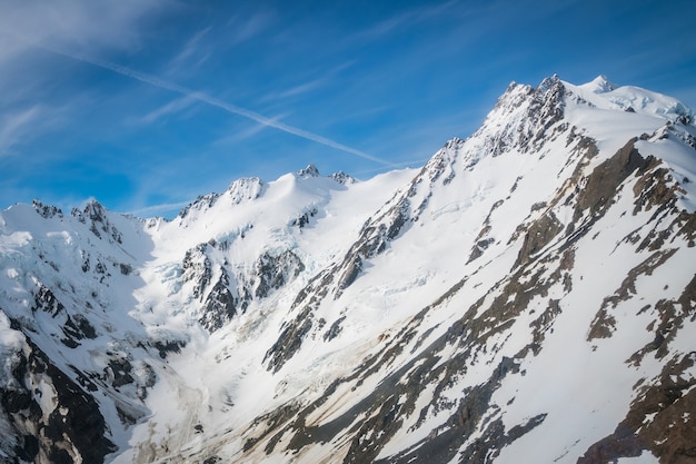 Winterlandschap van sneeuw gebergte