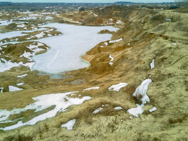 Winterlandschap van zandige heuvels