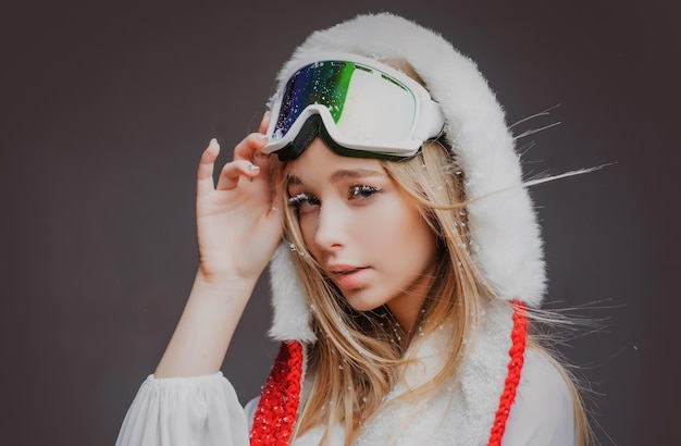 Wintersport en vrouw concept jonge vrouw in skibril