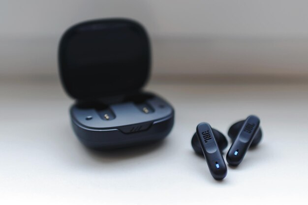 wireless bluetooth headphoneszero cables jbl wave300 deep bassblack jbl earmuffslithuaniatelsiai02092023