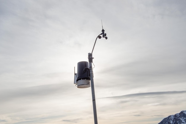 Wireless digital meteorological station