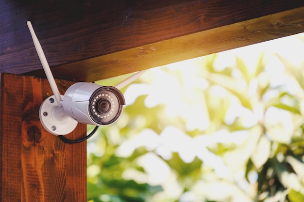 Wireless ip camera monitors an house to prevent theft