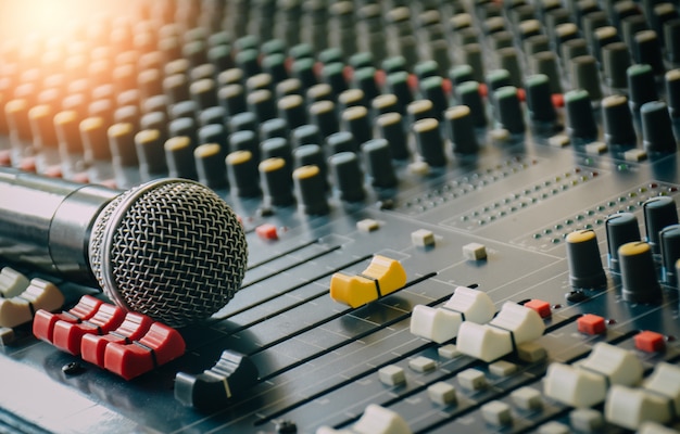 Wireless microphones are placed on the audio mixer to control the use of public relations in the meeting room.