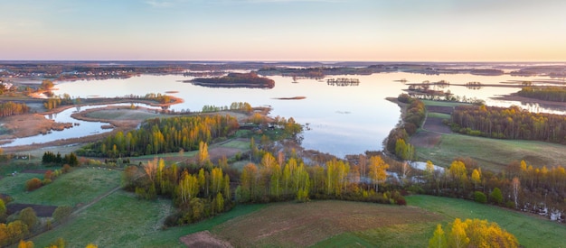 Wit-russisch landschap in de lente