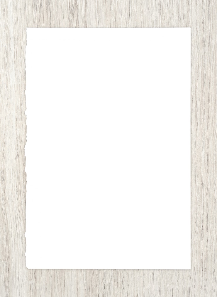 Foto witboekblad op hout voor achtergrond.