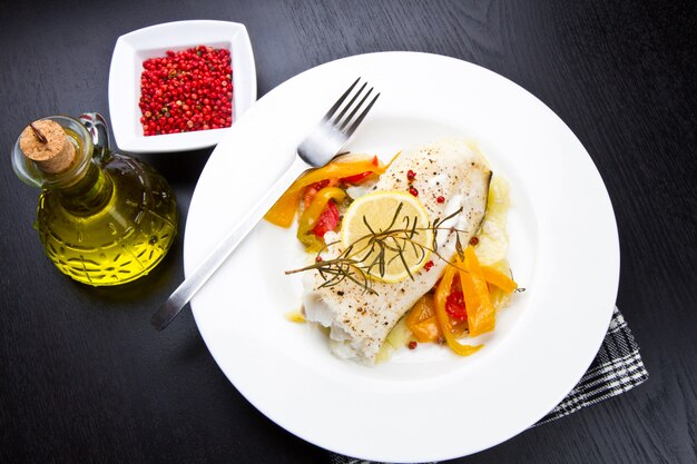 Witgebakken kabeljauw met peper en rozemarijn