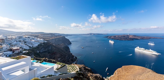 Witte architectuur van het eiland Fira Santorini Luxe zomer reizen achtergrond concept geweldig uitzicht