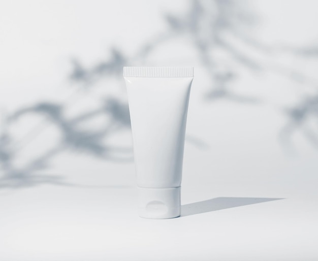 Witte blanco crème buis kleine cosmetische container mockup voor schoonheidsproduct